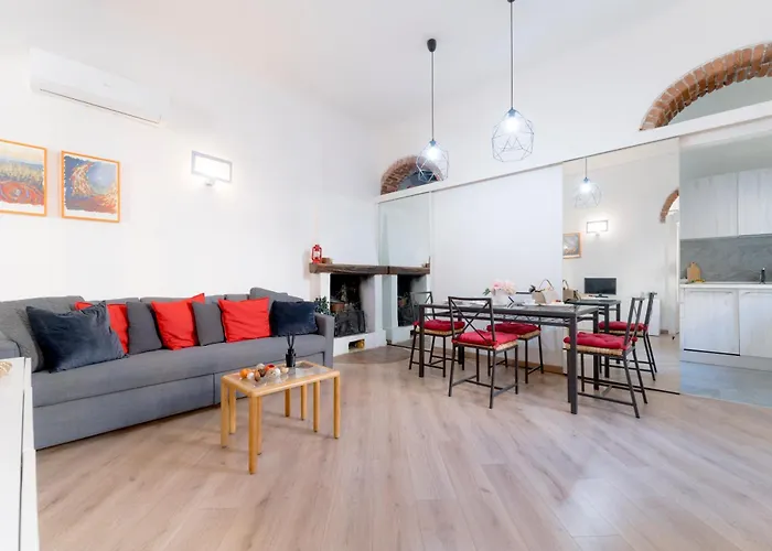 Luxury Apartment In Isola - De Castillia 20